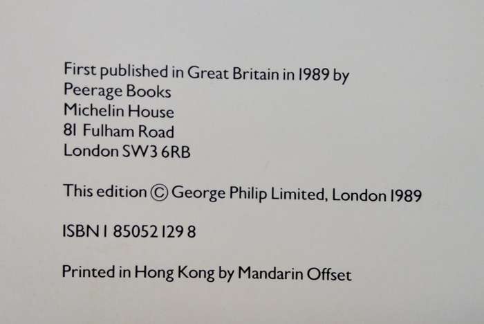 Book-1989-Family Atlas of The World/144pages.