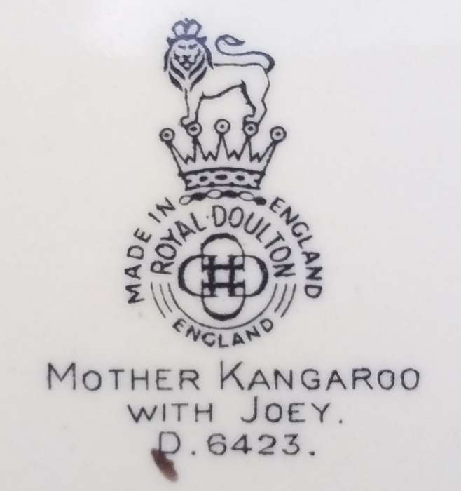 Collectable wall decor-Royal Doulton-Mother Kangaroo with Joey Scenery/D6423