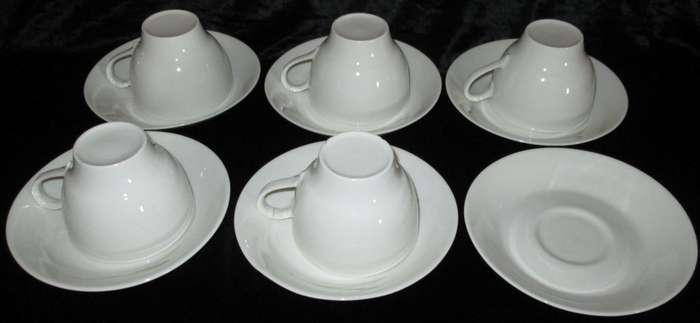 Kitchenware/Tableware-5 x No Name Cups and 6 x No Name Saucers.