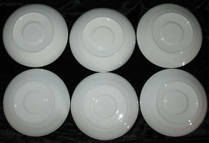 Kitchenware/Tableware-5 x No Name Cups and 6 x No Name Saucers.