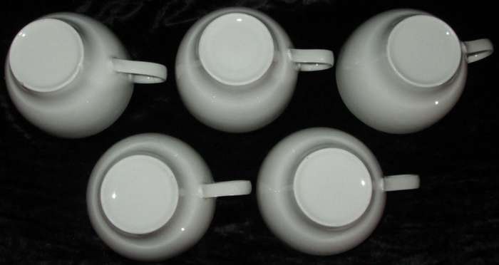 Kitchenware/Tableware-5 x No Name Cups and 6 x No Name Saucers.