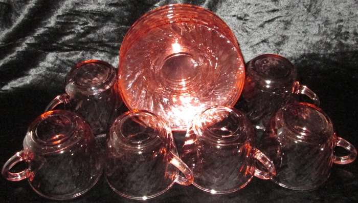Kitchenware/Tableware-6 x Cups and Saucers.