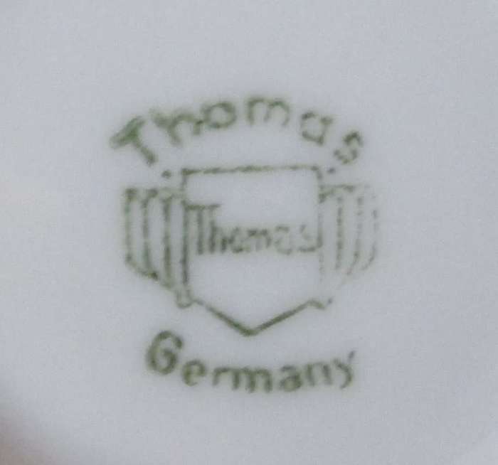 Home Decor-Ornaments-2 x Thomas Germany Miniature Vases. Only 6cm high! Floral / Rose design