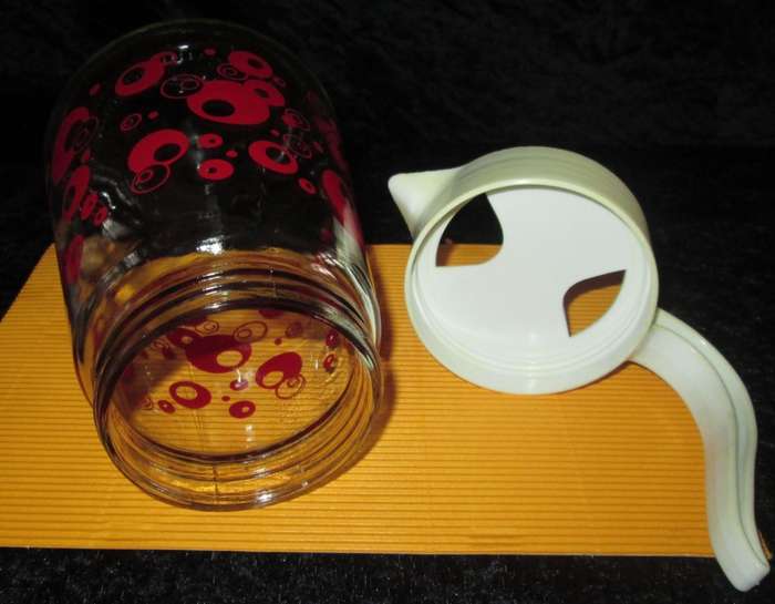 Home & Living-Kitchen ware-Consol Glass Jug with original plastic top. Reto vintage with red circle