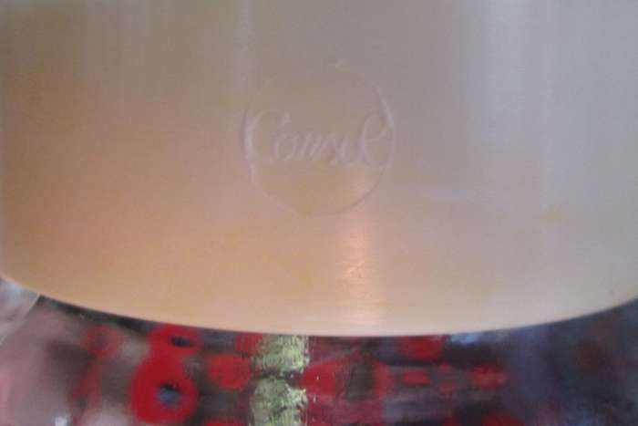 Home & Living-Kitchen ware-Consol Glass Jug with original plastic top. Reto vintage with red circle