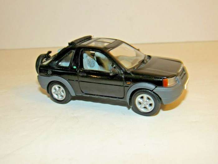 Universal Hobbies Land Rover Freelander 1998 Open Back Black 1:43 w/ Box