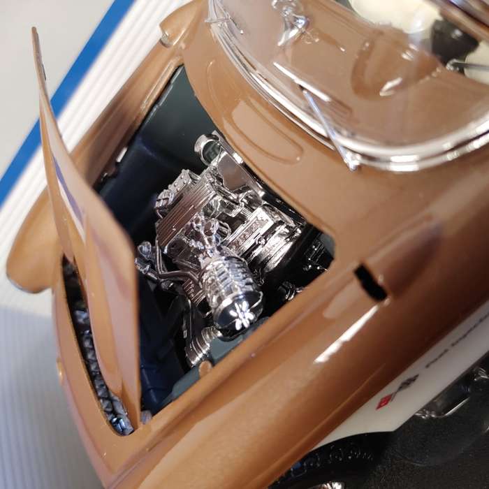 1957 CHEVROLET CORVETTE 1:18 by Maisto