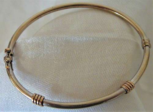 An Unusual 9ct Yellow and White Gold Oval Shaped Bracelet