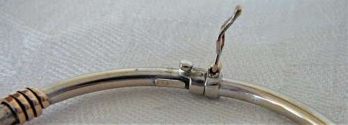 An Unusual 9ct Yellow and White Gold Oval Shaped Bracelet