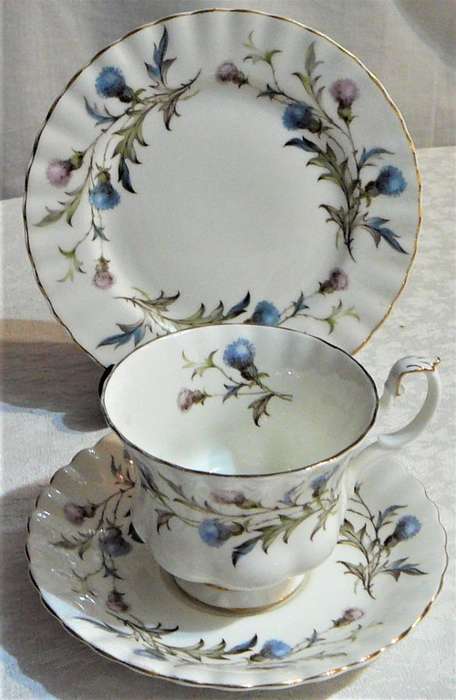 A 32 Piece Royal Albert Set - 'Brigadoon'