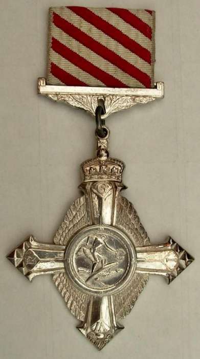 "COPY"    WW2 AIR FORCE CROSS    - VERY GOOD "COPY"