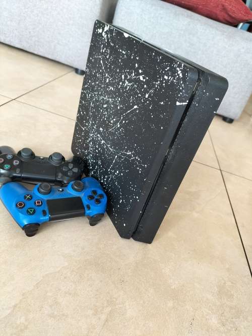 PS4 Slim (500 GB )