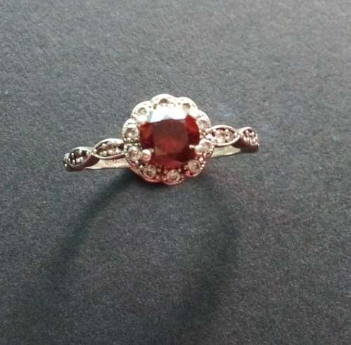 STUNNING VINTAGE LADIES GARNET TYPE CZ STERLING SILVER RING - SIZE O - PLEASE READ  BELOW.