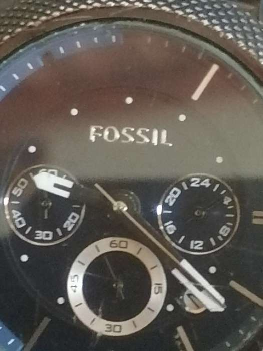 Very nice Fossil men's analogue watch, very good condition.