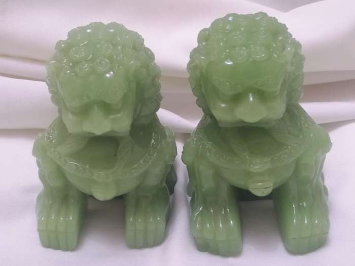STUNNING VINTAGE - 2x CARVED JADE GREEN TEMPLE CHINESE FOO DOGS - GREAT VALUE - PLEASE READ BELOW.