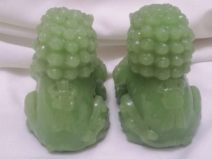STUNNING VINTAGE - 2x CARVED JADE GREEN TEMPLE CHINESE FOO DOGS - GREAT VALUE - PLEASE READ BELOW.