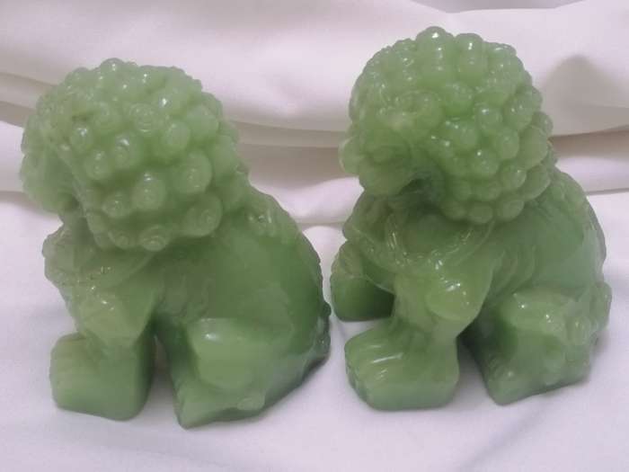 STUNNING VINTAGE - 2x CARVED JADE GREEN TEMPLE CHINESE FOO DOGS - GREAT VALUE - PLEASE READ BELOW.