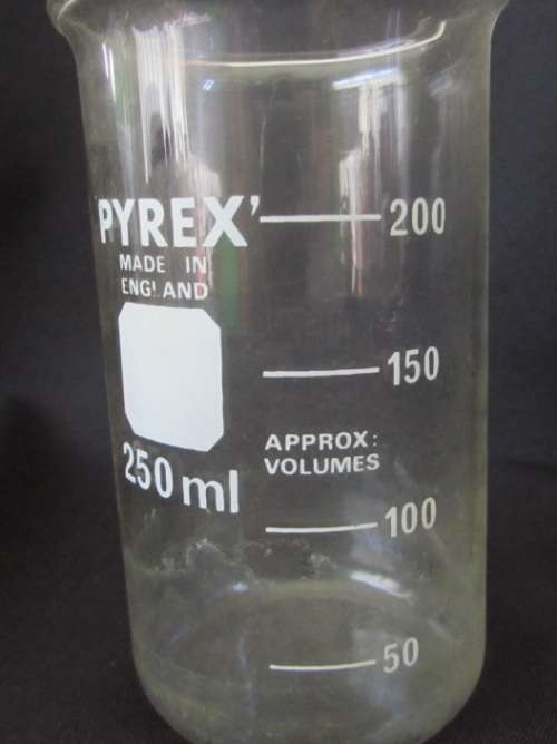 Vintage pyrex scientific beaker made in England