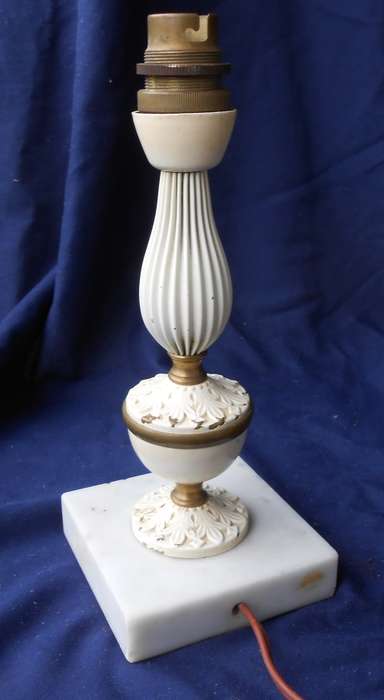VINTAGE TABLE/SIDE LAMP