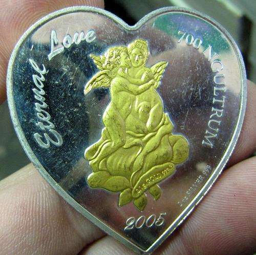 Bhutan 700 Ngultrum 2005 (Eternal Love) heart shaped Au & Ag bullion coin - more then one available