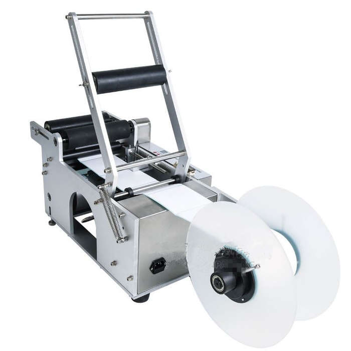 Automatic labeling machine for round bottles
