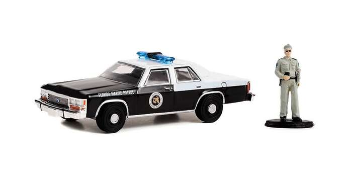 Greenlight  1:64 The Hobby Shop Series 14 1990 Ford LTD Crown Victoria W/ Police Officer