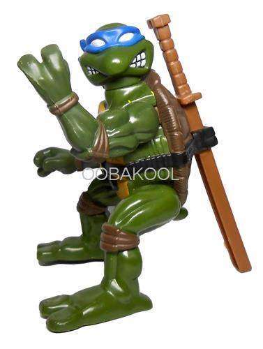 TEENAGE MUTANT NINJA TURTLES / LEONARDO BACK FLIPPING / 1993 / VINTAGE 11cm OobaKool Action Figure