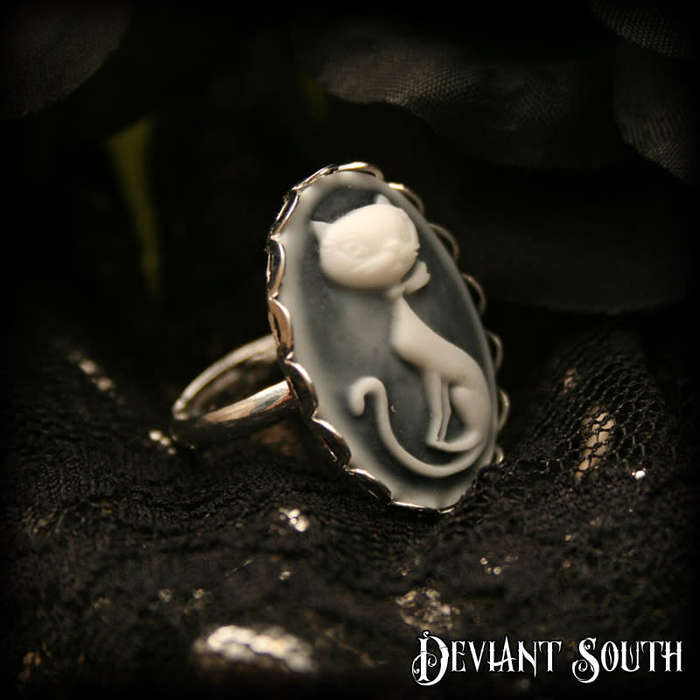 Deviant South Cat Cameo Silver Adjustable Ring
