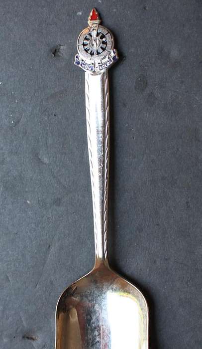 COLLECTOR SUGAR SPOON - HOU KOERS - ENGLAND - NO MARKINGS - PLEASE HAVE A LOOK
