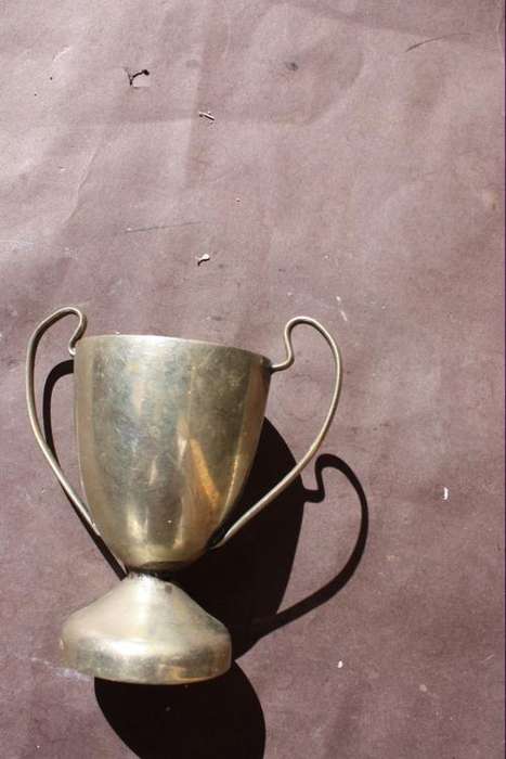 SMALL TROPHY - ENGRAVED - 65 MM HIGH - JOHNSON & JOHNSON 1960