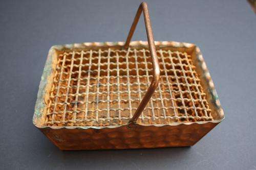 COPPER FLOWER STAND WITH MESH - 210 X 135 MM - 60 MM HIGH - PLEASE HAVE A LOOK