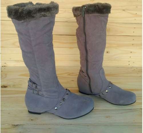 GREY BOOTS