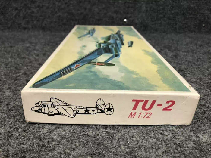 Flugzeug-Modellbaukasten, TU-2 1/72 Scale