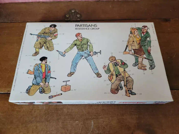 ESCI Model, Partisans Resistance Group 1/35 Model Kit Vintage