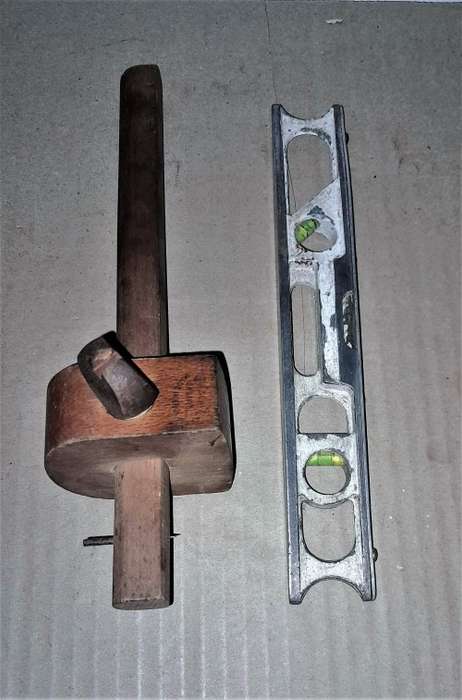 MARKING GAUGE (MAKERS MARK) & ALUMINUM SPIRIT LEVEL - BUBBLES INTACT- See Pictures