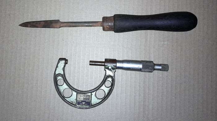 MICROMETER TOYO SEIKI JAPAN & A CYLINDER SCRAPER - PLEASE SEE PICTURES