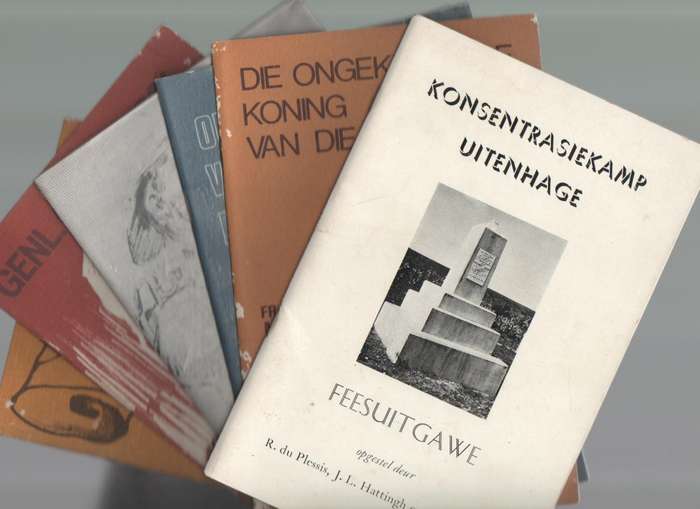 VYF BOEREOORLOG BOEKE/PAMFLETTE EN EEN HERE SEWENTIEN BOEK (SAGTEBAND)