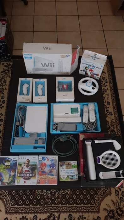 Wii game console and accessories