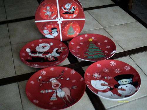 Set of 4 festive season decorated plates