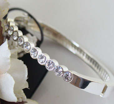 !!! NEW ARRIVAL!!! FASHIONABLE BANGLE