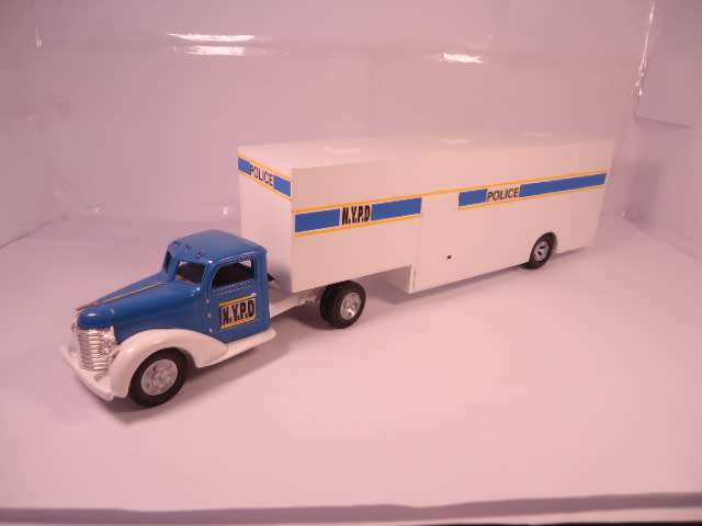 ERTL - 1948 Diamond R Cab - Converted to NYPD Police