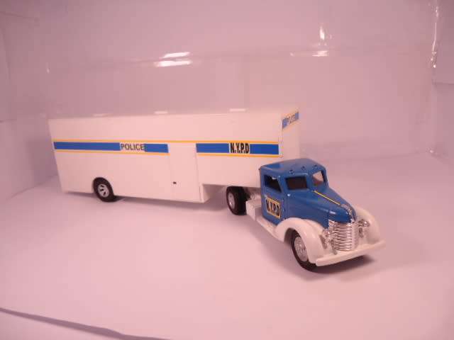 ERTL - 1948 Diamond R Cab - Converted to NYPD Police