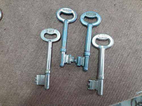 Old Keys - Lot of 4