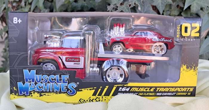 Maisto Muscle Machines Muscle Transports C60 and Camaro SS