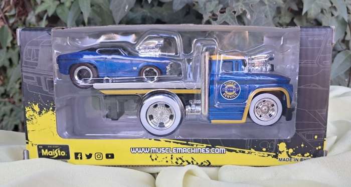 Maisto Muscle Machines Muscle Transports C60 and Chevelle SS