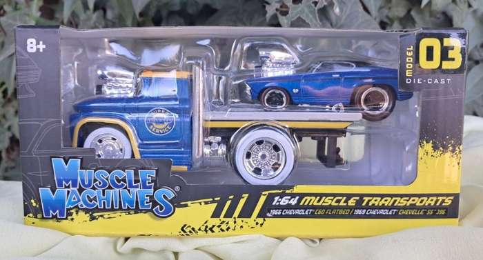 Maisto Muscle Machines Muscle Transports C60 and Chevelle SS