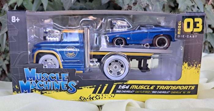 Maisto Muscle Machines Muscle Transports C60 and Chevelle SS