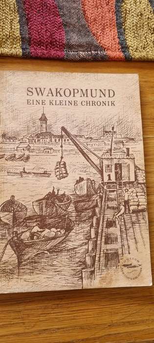 Swakopmund. Eine Kleine Chronik. Ursula Massmann (ed) Swakopmund zum 90 geburtstag.
