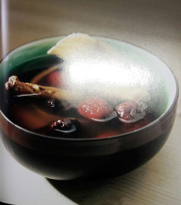 The Family Herbal Cookbook - Cecilia Tan