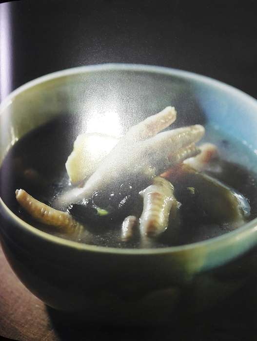 The Family Herbal Cookbook - Cecilia Tan
